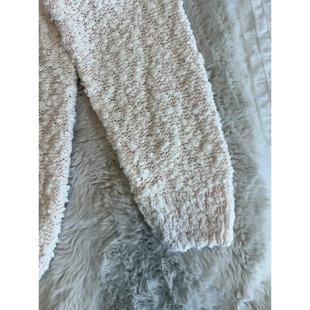 Alyssa Brooke cozy textured knit sweater with V-neck and long sleeves Size M‎